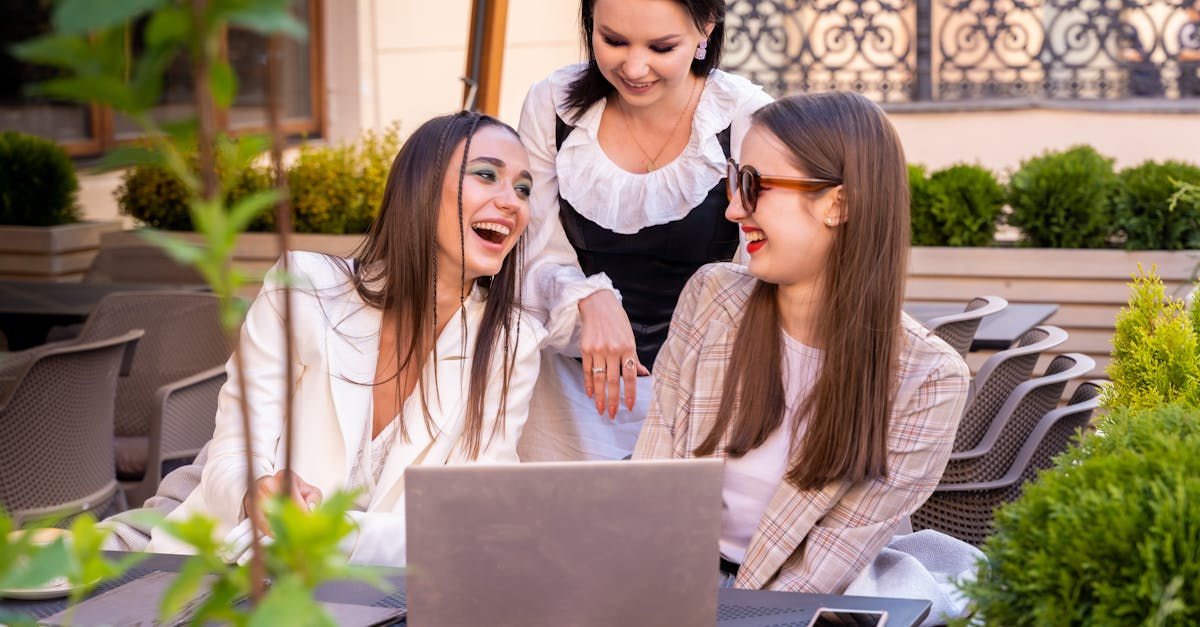 découvrez comment l'innovation sociale transforme notre société en proposant des solutions créatives aux défis contemporains. explorez des initiatives inspirantes qui améliorent le bien-être communautaire et favorisent le changement positif.